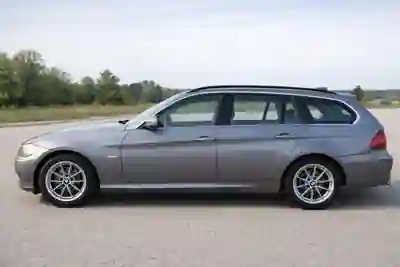 BMW 318 2010 - 7750 EUR, 350000 km - AUTO.MOTO.pt - 350000km - foto 2 de 11