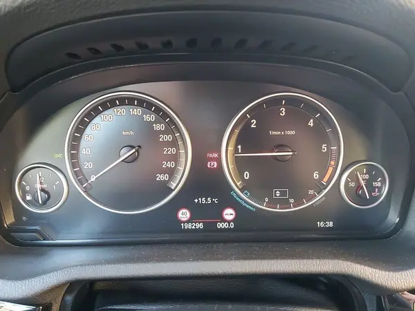 BMW X4 2015 - 26950 EUR, 209556 km - AUTO.MOTO.pt - 209556km - foto 49 de 60