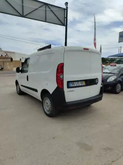 Opel COMBO 2018 - 11900 EUR, 170000 km - AUTO.MOTO.pt - 170000km - foto 10 de 11