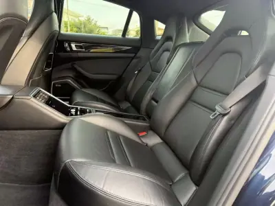 Porsche Panamera 2017 - 58990 EUR, 114000 km - AUTO.MOTO.pt - 114000km - foto 17 de 39