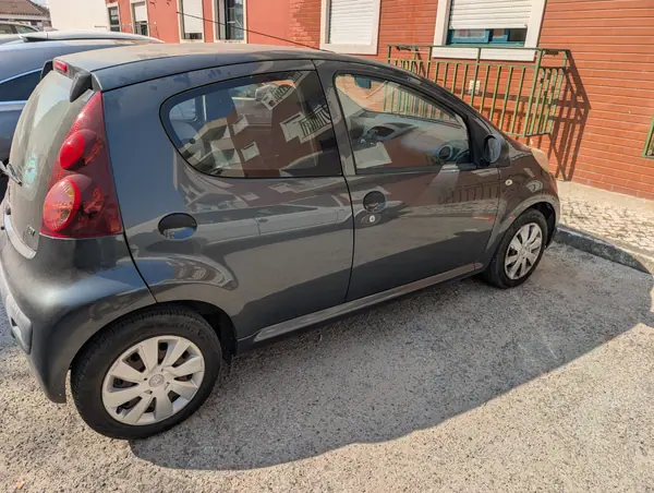 Peugeot 107 2012 - 4999 EUR, 76000 km - AUTO.MOTO.pt - 76000km - foto 2 de 7