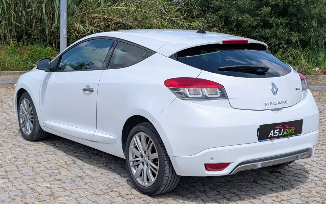 Renault Mégane Coupe 2011 - 5500 EUR, 240205 km - AUTO.MOTO.pt - 240205km - foto 9 de 23