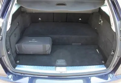 Mercedes-Benz C 300 2020 - 28990 EUR, 128000 km - AUTO.MOTO.pt - 128000km - foto 36 de 36