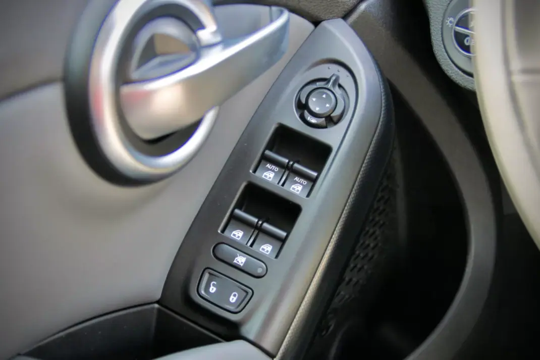 Fiat 500X 2016 - 11950 EUR, 140000 km - AUTO.MOTO.pt - 140000km - foto 31 de 33