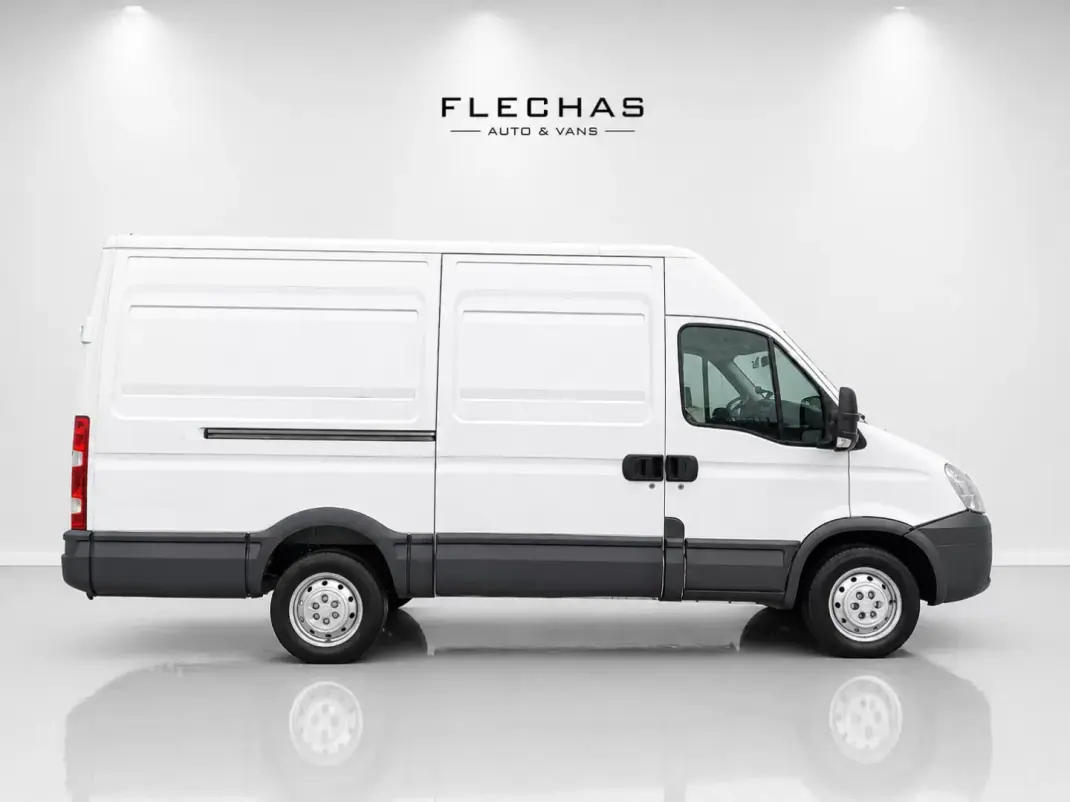 Iveco 2010 - 12500 EUR, 151000 km - AUTO.MOTO.pt - 151000km - foto 4 de 11
