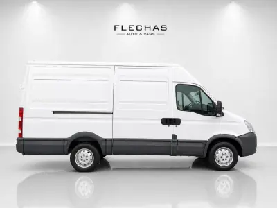 Iveco 2010 - 12500 EUR, 151000 km - AUTO.MOTO.pt - 151000km - foto 4 de 11