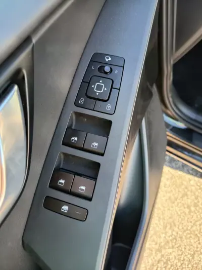 Kia Niro EV 2023 - 27990 EUR, 39700 km - AUTO.MOTO.pt - 39700km - foto 9 de 15
