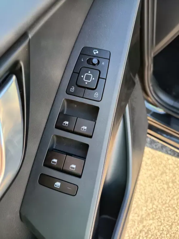 Kia Niro EV 2023 - 27990 EUR, 39700 km - AUTO.MOTO.pt - 39700km - foto 9 de 15