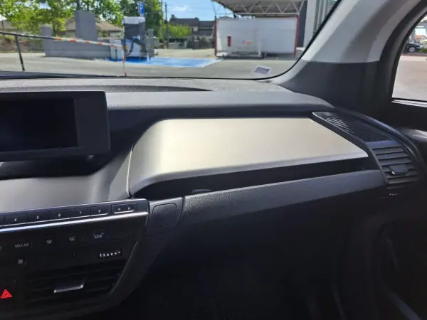 BMW i3 2019 - 28500 EUR, 89000 km - AUTO.MOTO.pt - 89000km - foto 13 de 45