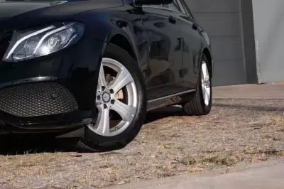 Mercedes-Benz E 220 2017 - 25000 EUR, 168000 km - AUTO.MOTO.pt - 168000km - foto 3 de 30