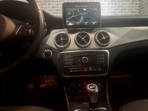 Mercedes-Benz CLA 200 2015 - 22900 EUR, 140000 km - AUTO.MOTO.pt - 140000km - foto 14 de 14