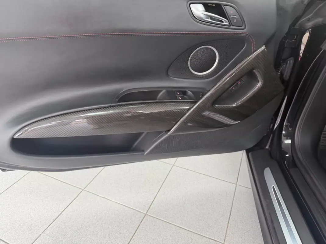 Audi R8 Spyder 2012 - 125000 EUR, 89245 km - 89245km - foto 32 de 44