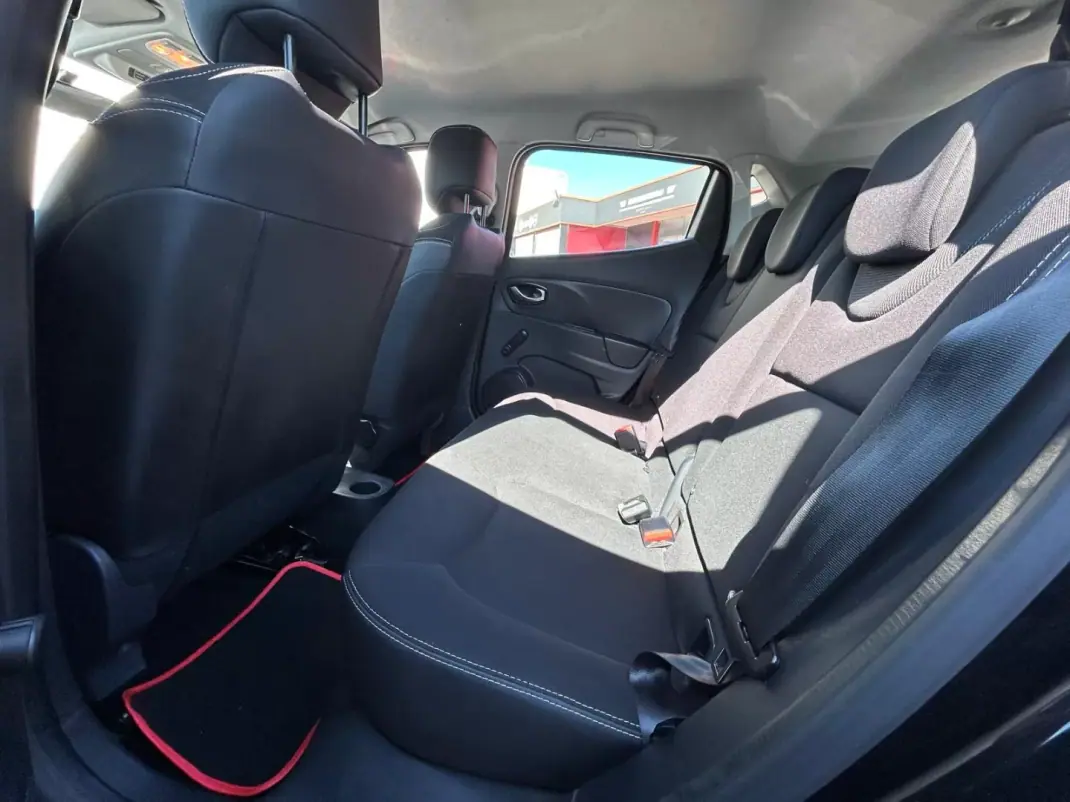 Renault Clio 2016 - 10500 EUR, 161074 km - AUTO.MOTO.pt - 161074km - foto 13 de 17