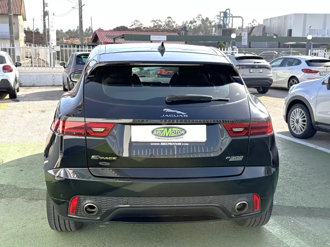 Jaguar E-Pace 2018 - 31500 EUR, 128416 km - AUTO.MOTO.pt - 128416km - foto 4 de 18