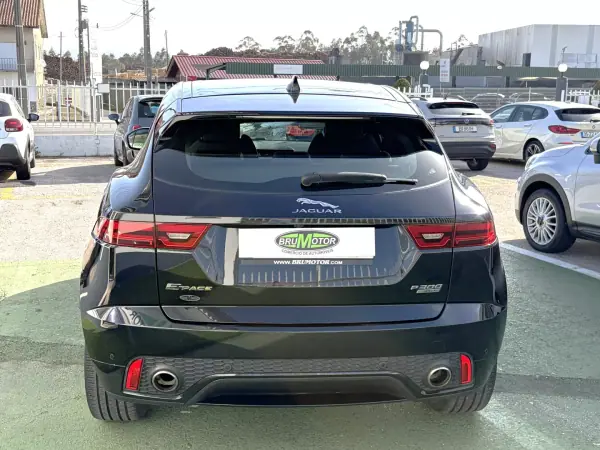 Jaguar E-Pace 2018 - 31500 EUR, 128416 km - AUTO.MOTO.pt - 128416km - foto 4 de 18