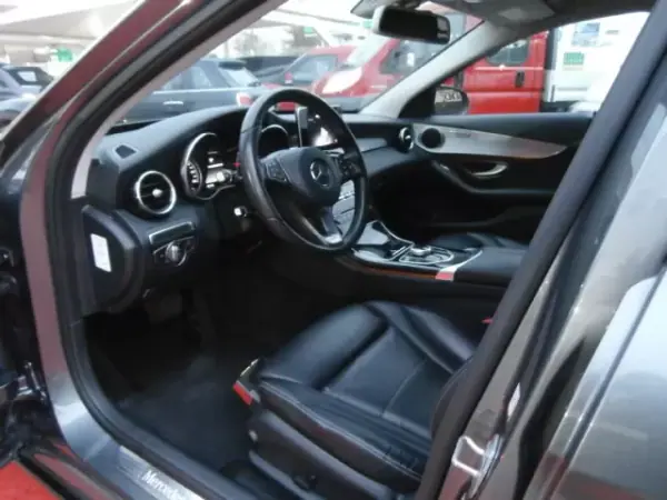 Mercedes-Benz C 180 2017 - 24900 EUR, 141265 km - AUTO.MOTO.pt - 141265km - foto 10 de 40