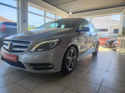 Mercedes-Benz B 180 2012 - 10990 EUR, 221000 km - AUTO.MOTO.pt - 221000km - foto 6 de 35