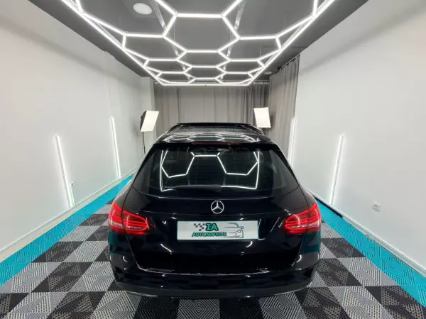 Mercedes-Benz C 300 2019 - 20999 EUR, 234000 km - AUTO.MOTO.pt - 234000km - foto 6 de 24