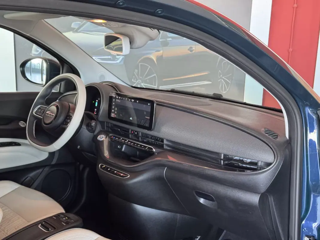 Fiat 500e 2022 - 20990 EUR, 11352 km - 11352km - foto 16 de 23