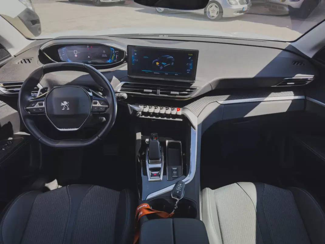 Peugeot 3008 2023 - 24880 EUR, 64120 km - 64120km - foto 2 de 27