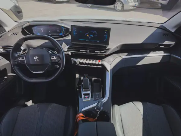 Peugeot 3008 2023 - 24380 EUR, 64120 km - 64120km - foto 2 de 27