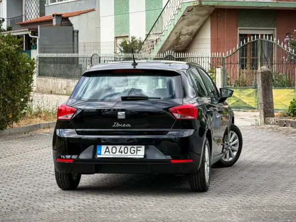 SEAT Ibiza 2021 - 11790 EUR, 150000 km - AUTO.MOTO.pt - 150000km - foto 2 de 12