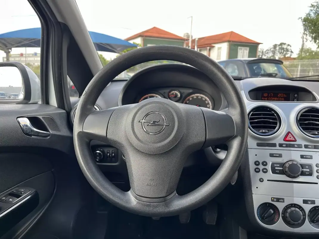 Opel Corsa 2011 - 6450 EUR, 117000 km - AUTO.MOTO.pt - 117000km - foto 14 de 50