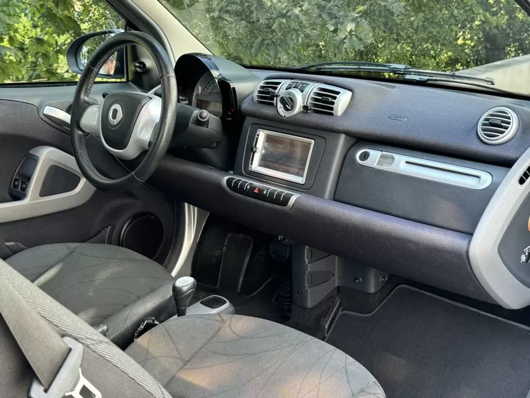 Smart Fortwo Cabrio 2013 - 8550 EUR, 173500 km - AUTO.MOTO.pt - 173500km - foto 18 de 27
