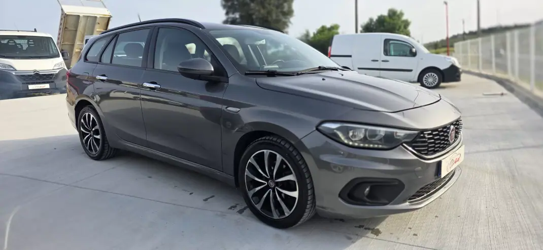 Fiat Tipo Station Wagon 2017 - 6499 EUR, 256000 km - AUTO.MOTO.pt - 256000km - foto 3 de 9
