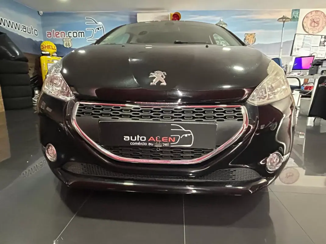 Peugeot 208 2014 - 8500 EUR, 125429 km - AUTO.MOTO.pt - 125429km - foto 2 de 17