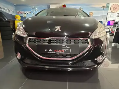 Peugeot 208 2014 - 8500 EUR, 125429 km - AUTO.MOTO.pt - 125429km - foto 2 de 17