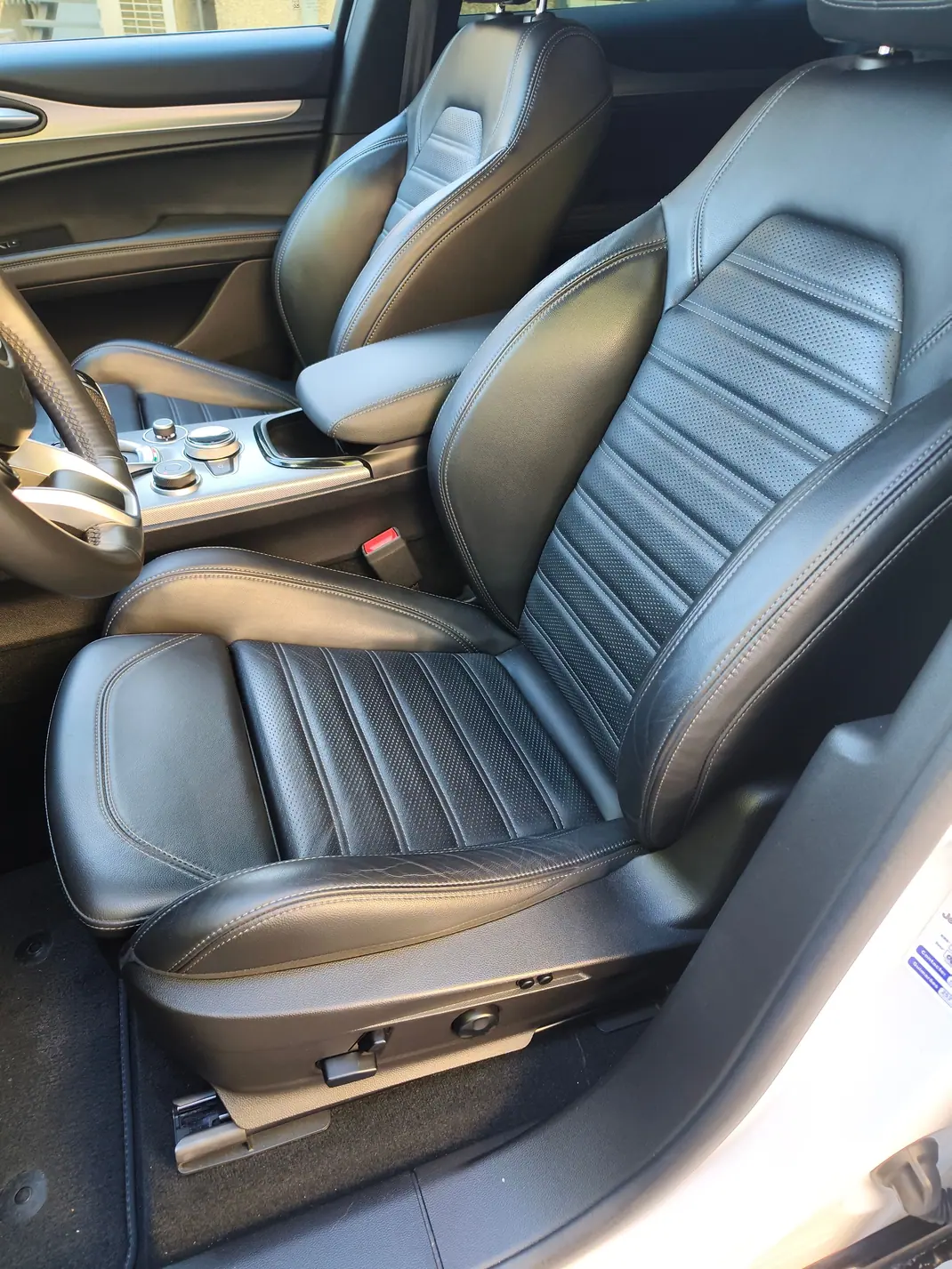 Alfa Romeo Stelvio 2023 - 60000 EUR, 34438 km - 34438km - foto 6 de 12
