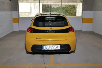 Peugeot e-208 2021 - 14350 EUR, 65000 km - AUTO.MOTO.pt - 65000km - foto 4 de 16