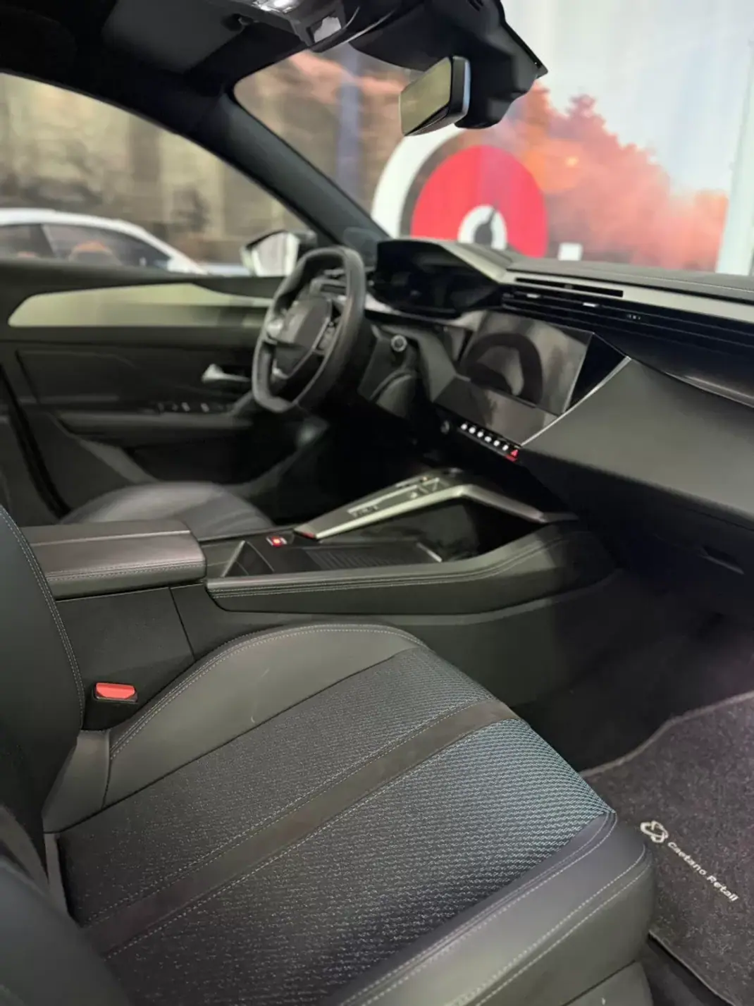 Peugeot e-308 2023 - 29990 EUR, 18850 km - AUTO.MOTO.pt - 18850km - foto 12 de 14