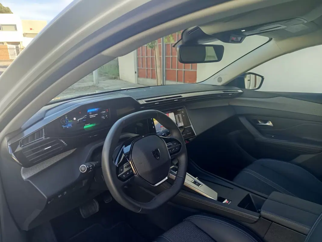 Peugeot 308 2024 - 23990 EUR, 67800 km - 67800km - foto 12 de 21