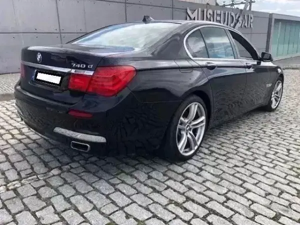 BMW 740 2012 - 14999 EUR, 320000 km - AUTO.MOTO.pt - 320000km - foto 16 de 19