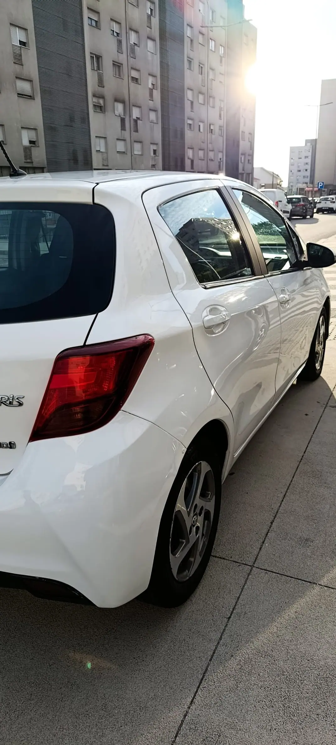 Toyota Yaris 2015 - 8500 EUR, 282500 km - AUTO.MOTO.pt - 282500km - foto 3 de 10