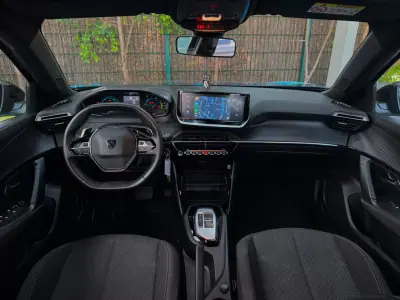 Peugeot 2008 2025 - 22500 EUR, 14500 km - AUTO.MOTO.pt - 14500km - foto 12 de 17
