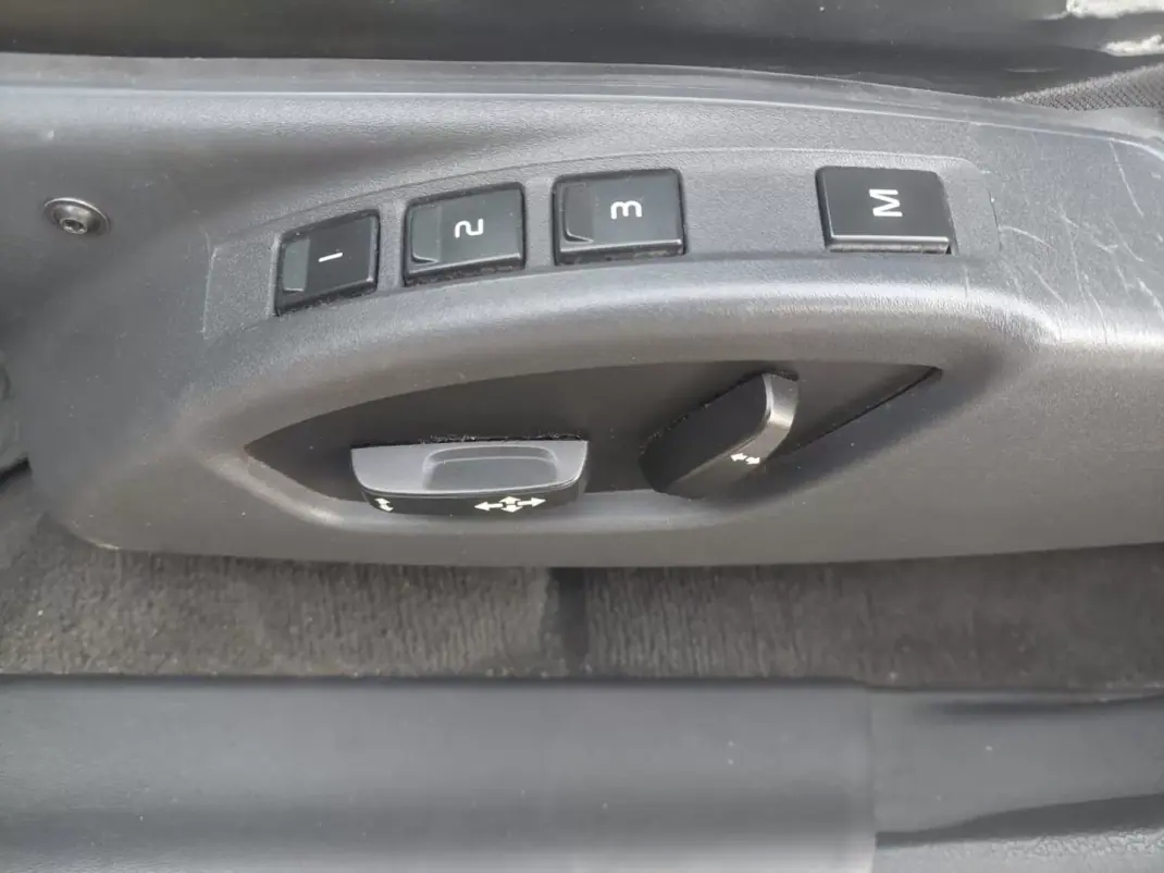 Volvo XC 60 2008 - 11900 EUR, 295804 km - AUTO.MOTO.pt - 295804km - foto 9 de 15