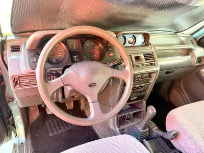 Mitsubishi Pajero 1993 - 11490 EUR, 299900 km - AUTO.MOTO.pt - 299900km - foto 3 de 5