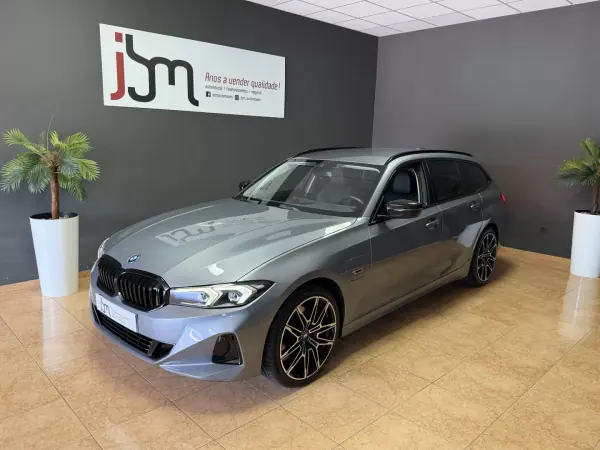 BMW 320 2023 - 29990 EUR, 129879 km - AUTO.MOTO.pt - 129879km - foto 2 de 19