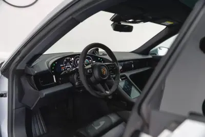 Porsche Taycan Sport Turismo 2024 - 74950 EUR, 55673 km - AUTO.MOTO.pt - 55673km - foto 22 de 57