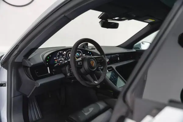 Porsche Taycan Sport Turismo 2024 - 74950 EUR, 55673 km - AUTO.MOTO.pt - 55673km - foto 22 de 57