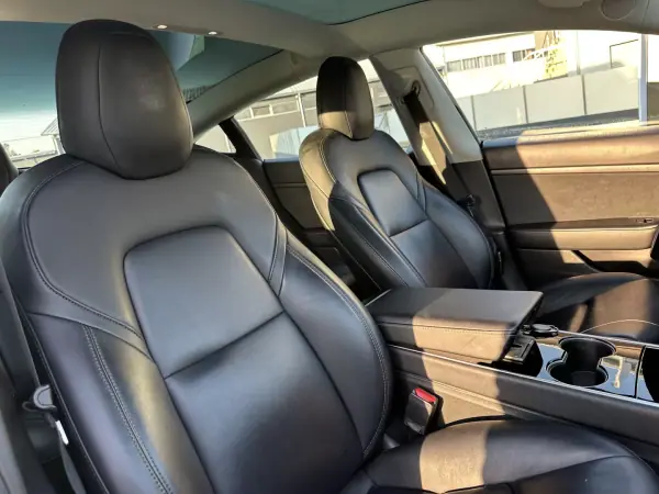 Tesla Model 3 2019 - 24900 EUR, 170000 km - 170000km - foto 46 de 49