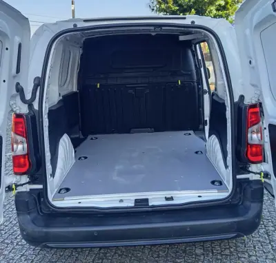 Peugeot Partner 2019 - 11490 EUR, 120300 km - 120300km - foto 10 de 19