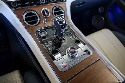 Bentley Continental GTC 2021 - 250000 EUR, 19562 km - 19562km - foto 15 de 28