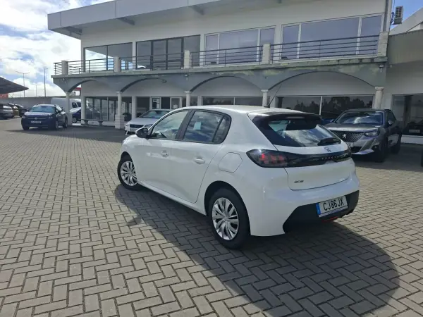 Peugeot 208 2021 - 14950 EUR, 68700 km - AUTO.MOTO.pt - 68700km - foto 8 de 27