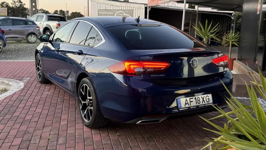 Opel Insignia Grand Sport 2021 - 14990 EUR, 169000 km - AUTO.MOTO.pt - 169000km - foto 12 de 38