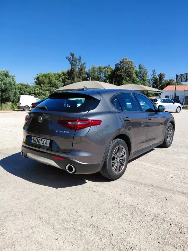 Alfa Romeo Stelvio 2018 - 25500 EUR, 160000 km - AUTO.MOTO.pt - 160000km - foto 13 de 14