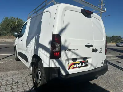Peugeot Partner 2019 - 13900 EUR, 180422 km - AUTO.MOTO.pt - 180422km - foto 4 de 28